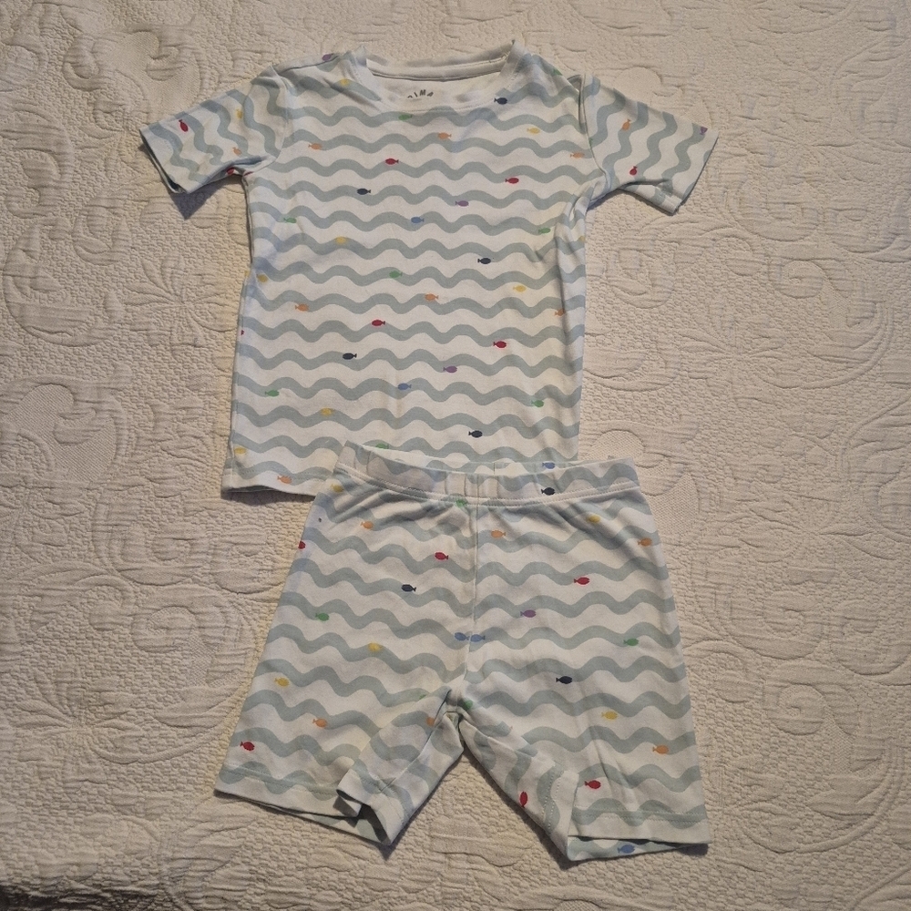 Primary boys size 6 shortie pajama set, blue waves with multi colored fish VGUC